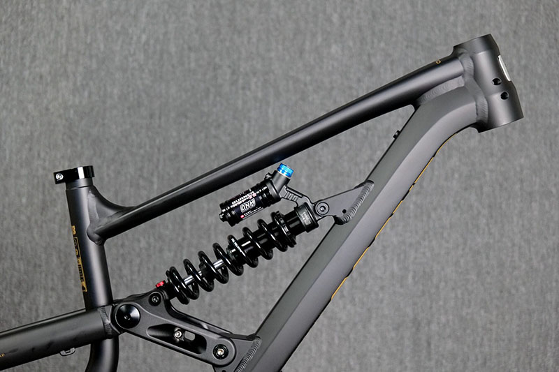 フルサスペンションフレーム エンデューロ アルミバイク ソフ - Mountain Biking Uk のレビューと価格
