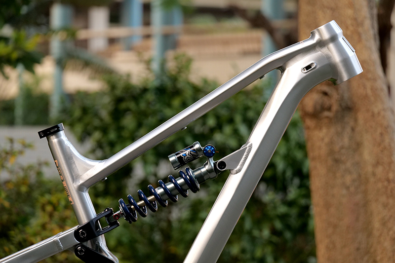 ソフトテールバイクフレーム アルミ合金製、フルサスペンション - Mountain Biking Uk のレビューと価格