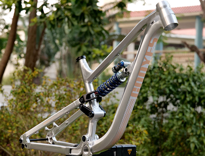 ソフトテールバイクフレーム アルミ合金製、フルサスペンション - Mountain Biking Uk のレビューと価格